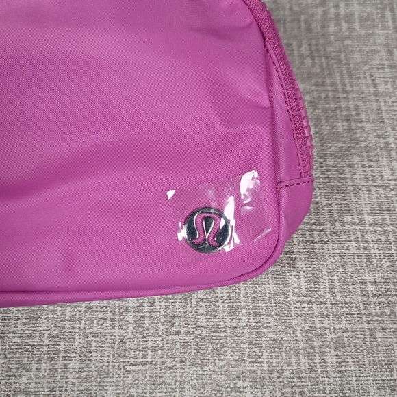 NWT RARE Lululemon Everywhere Belt Bag 1L Crossbody Pow Pink Tone Pak Purse - Picture 2 of 8
